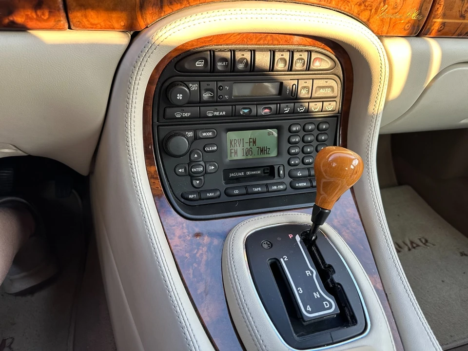 2003 Jaguar X308 XJ - Image 19 of 21