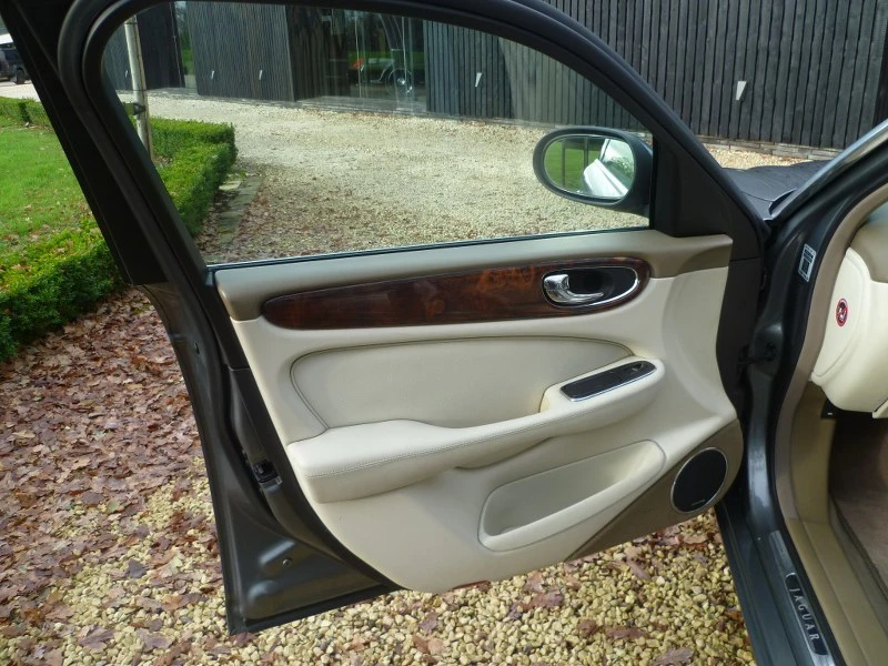 2003 Jaguar X308 XJ - Image 24 of 30