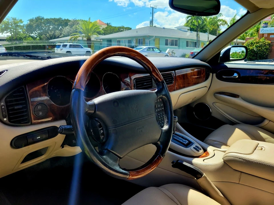 2003 Jaguar X308 XJ - Image 2 of 19
