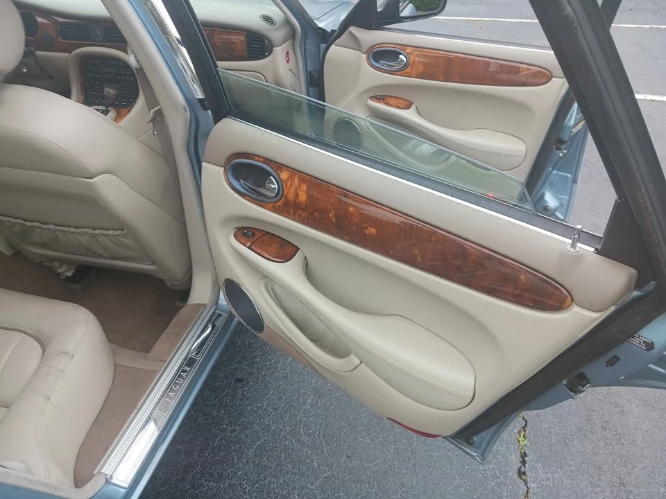 2003 Jaguar X308 XJ - Image 8 of 16