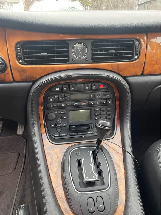 2003 Jaguar X308 XJ - Image 3 of 19