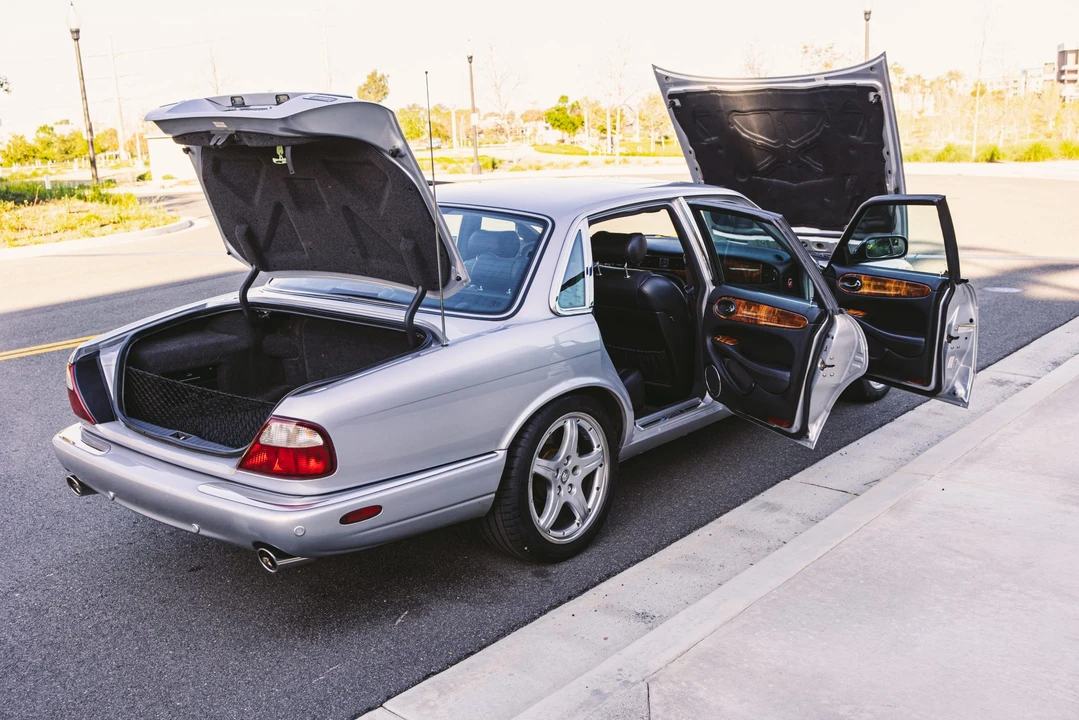 2003 Jaguar X308 XJR - Image 30 of 31