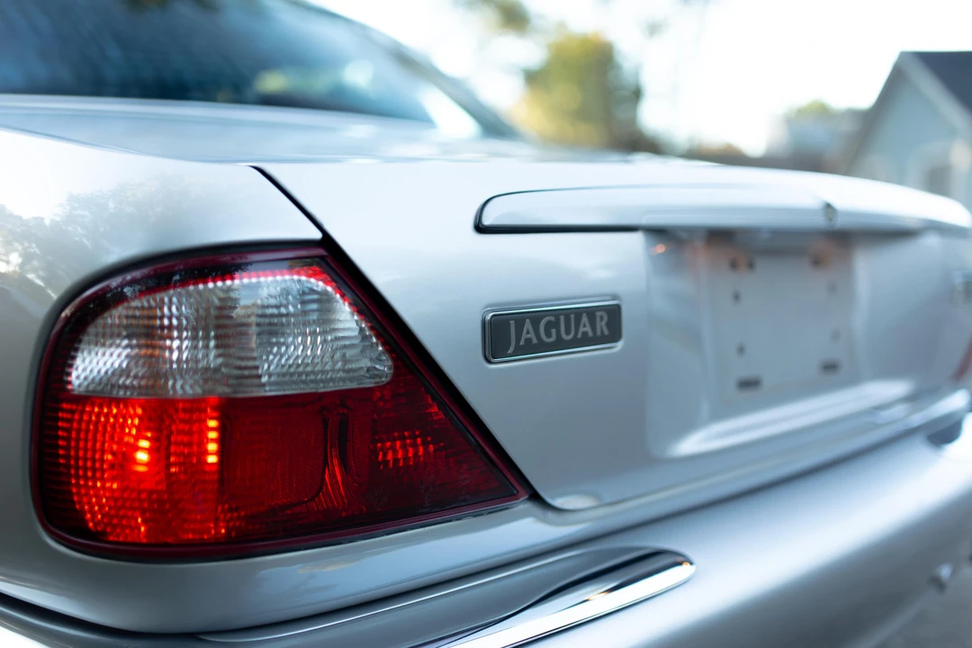 2003 Jaguar X308 XJR - Image 19 of 24