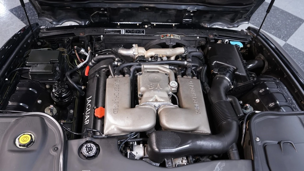 2003 Jaguar X308 XJR - Image 4 of 21