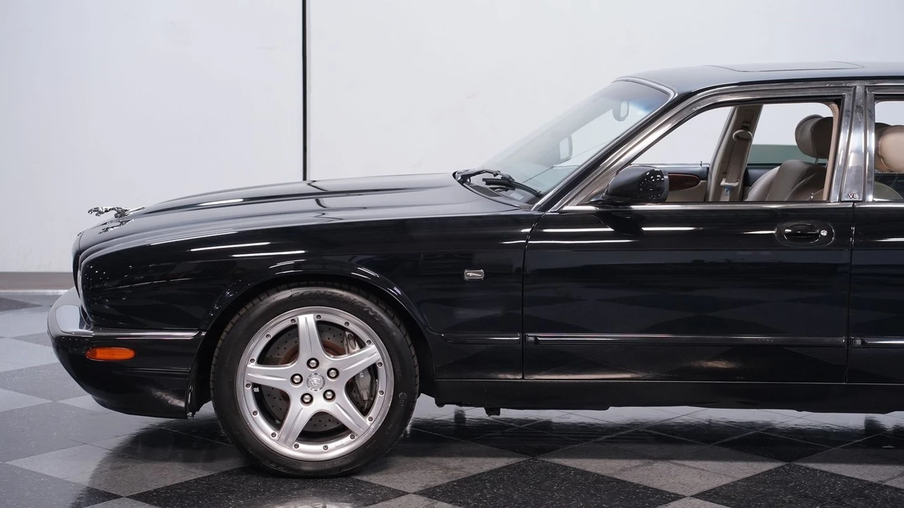 2003 Jaguar X308 XJR - Image 20 of 21