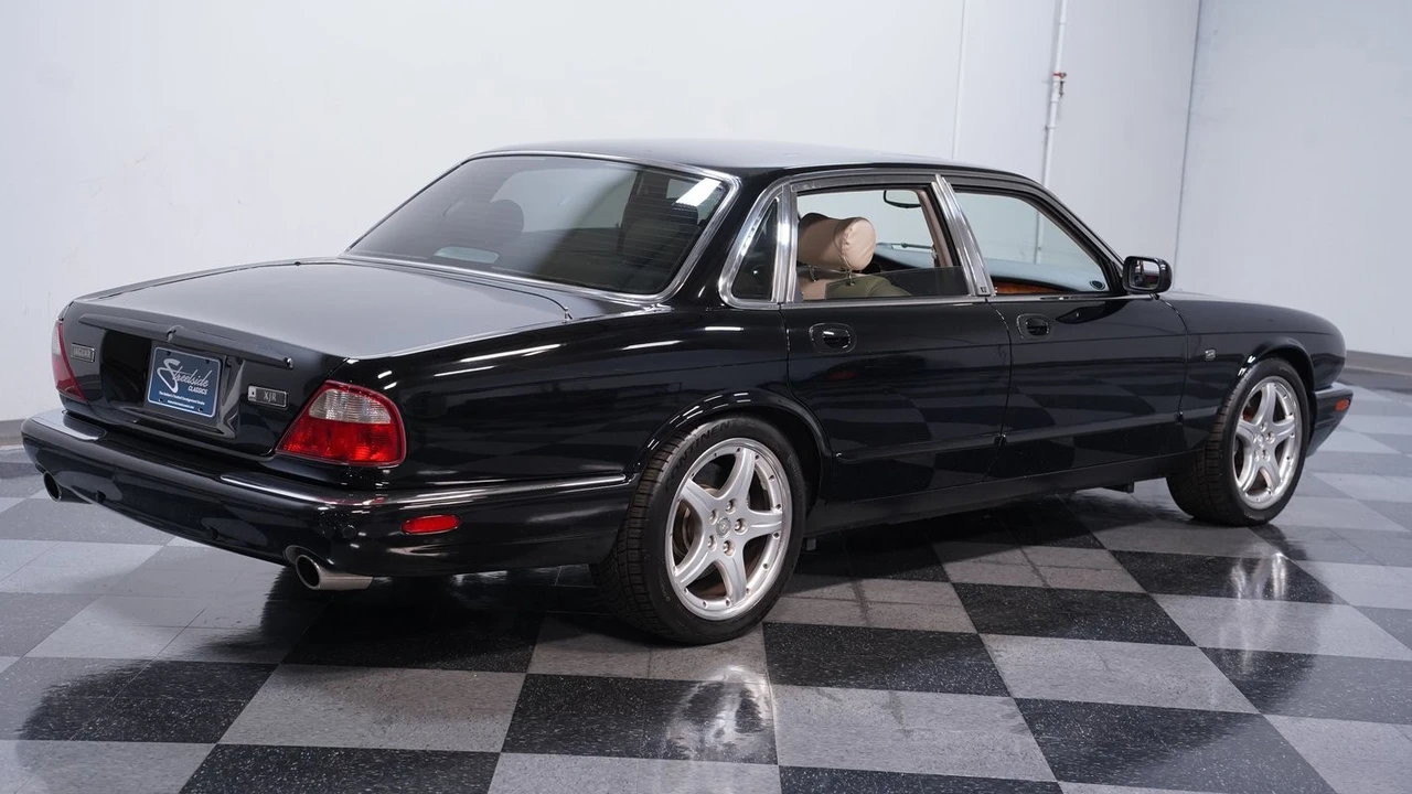 2003 Jaguar X308 XJR - Image 11 of 12