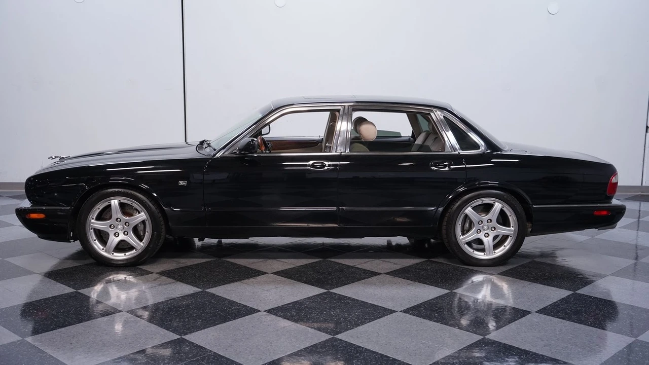 2003 Jaguar X308 XJR - Image 2 of 12