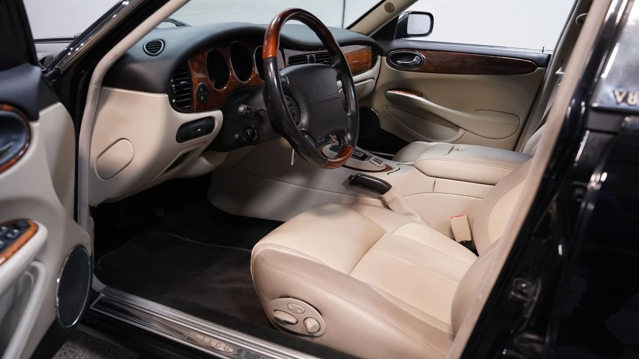 2003 Jaguar X308 XJR - Image 5 of 21