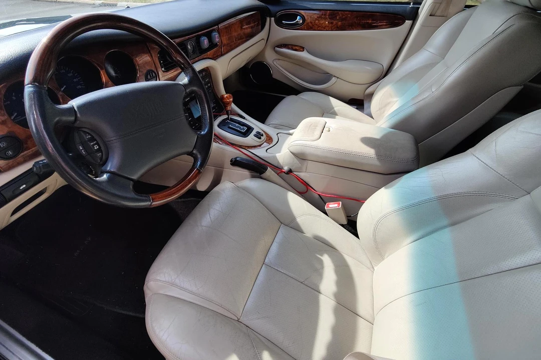 2003 Jaguar X308 XJR - Image 25 of 31