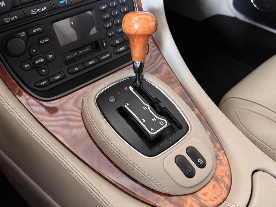 2003 Jaguar X308 XJR - Image 13 of 20