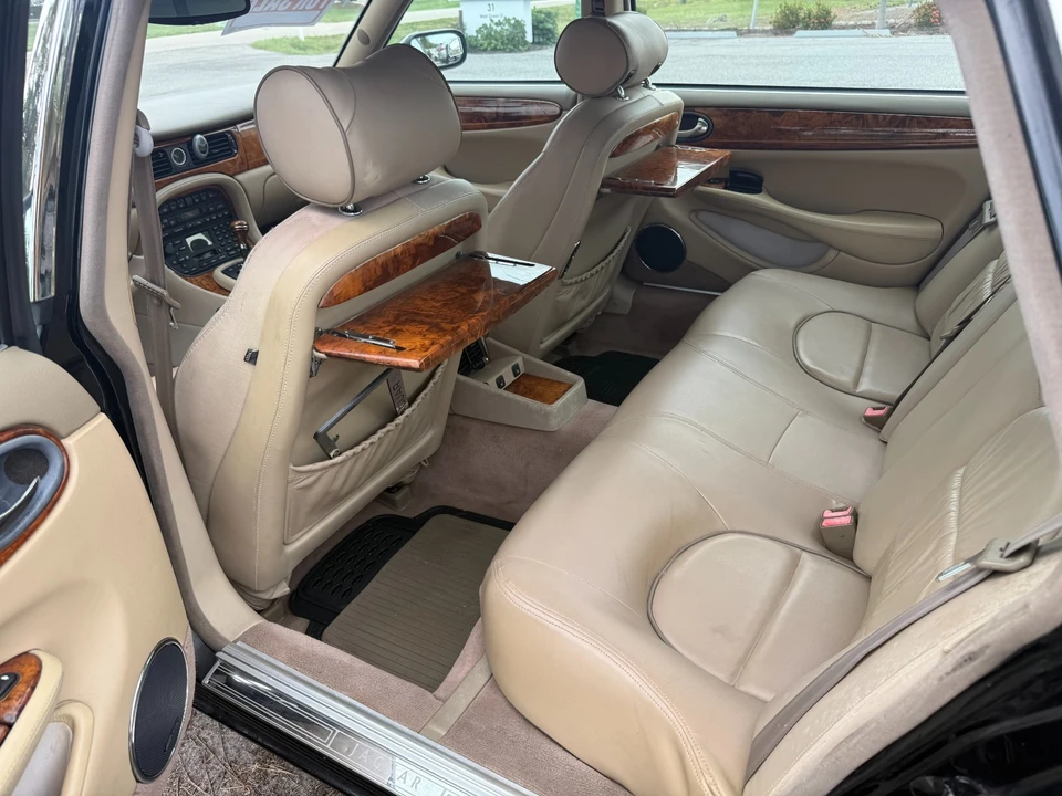 2003 Jaguar XJS - Image 9 of 10