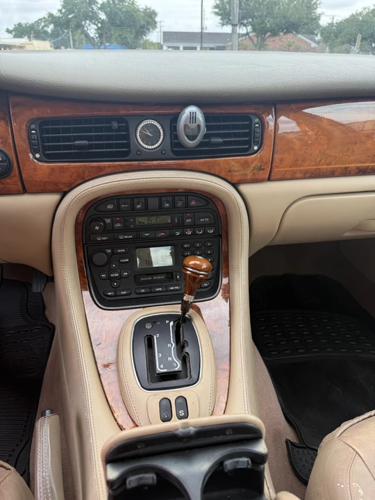 2003 Jaguar XJS - Image 7 of 10