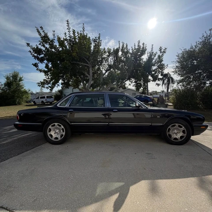 2003 Jaguar XJS - Image 2 of 10