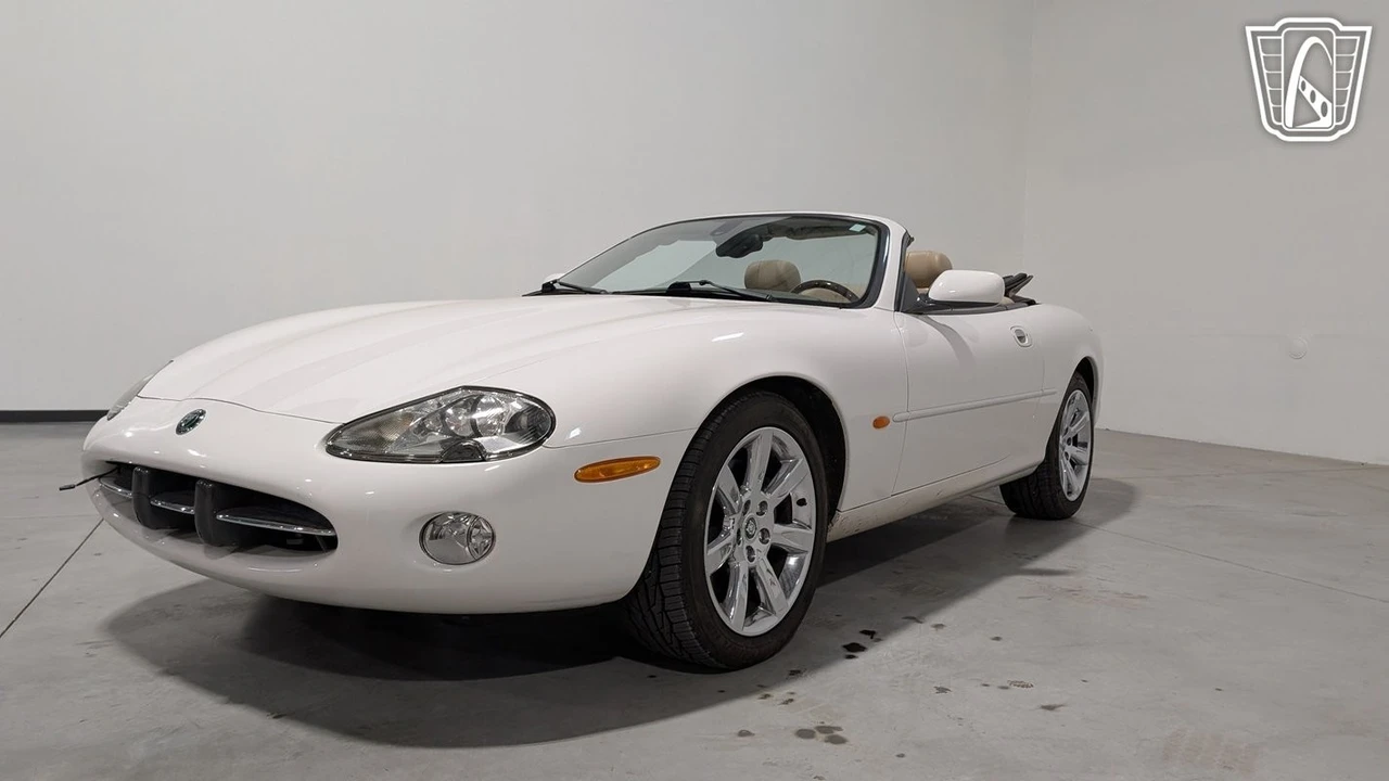 2003 Jaguar X100 XK8 - Image 4 of 12