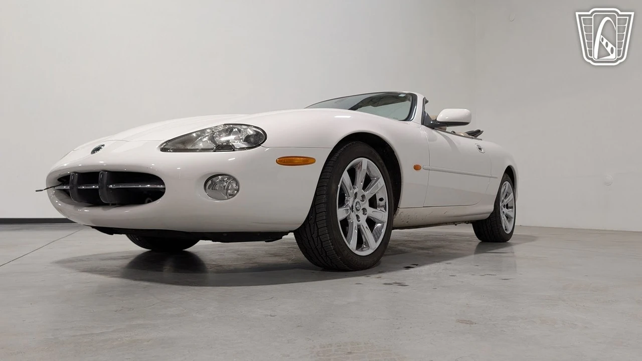 2003 Jaguar X100 XK8 - Image 5 of 12
