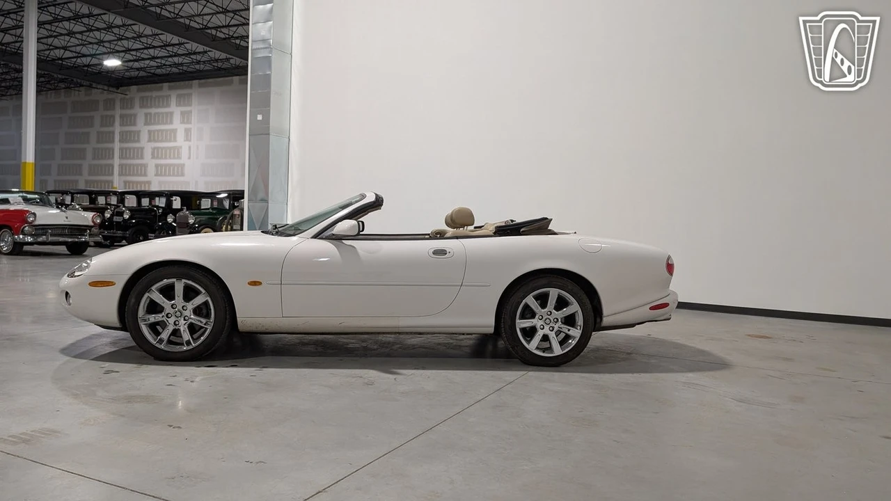 2003 Jaguar X100 XK8 - Image 7 of 12