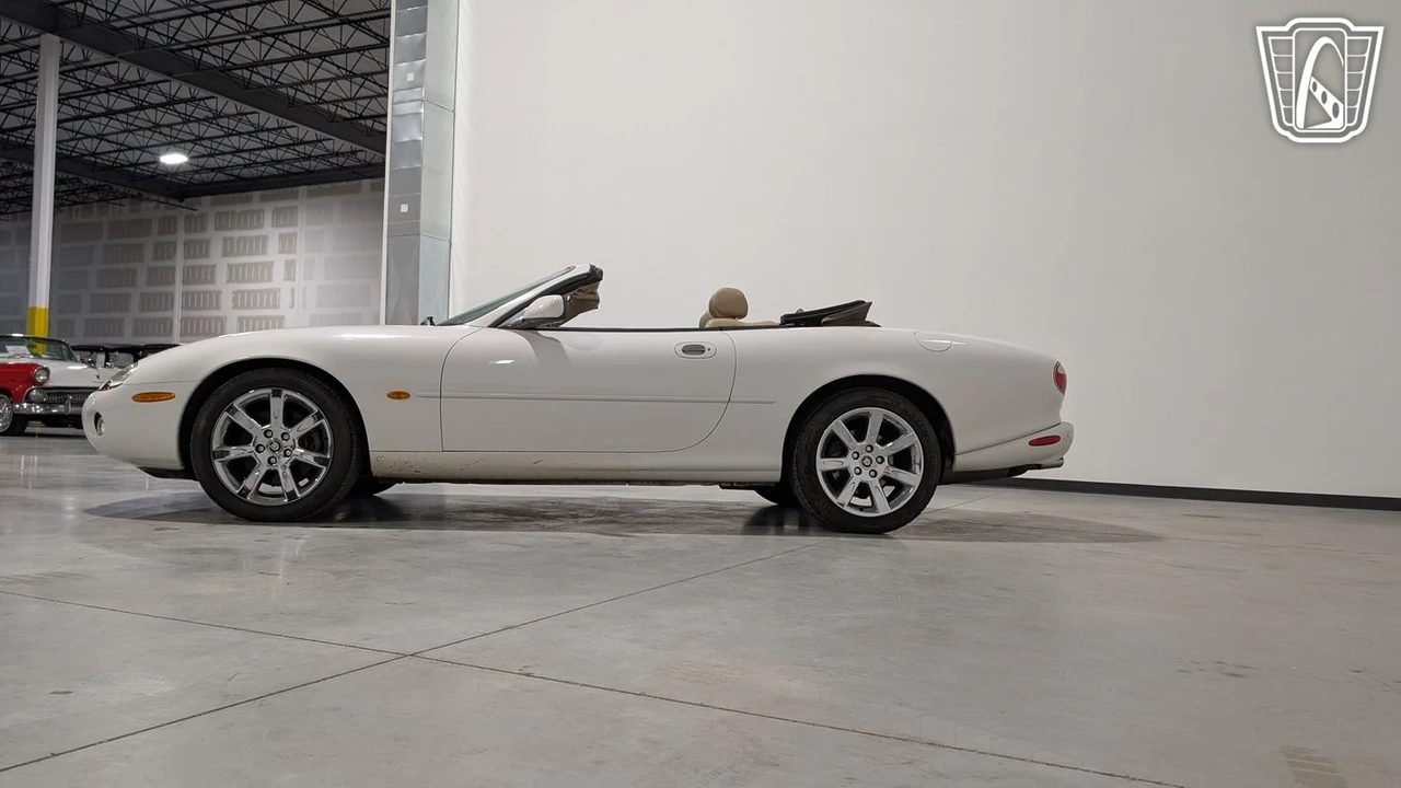 2003 Jaguar X100 XK8 - Image 8 of 12