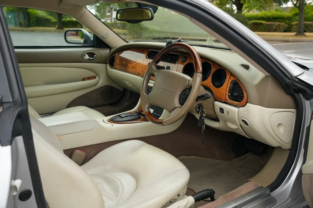 2003 Jaguar X100 XK8 - Image 8 of 30