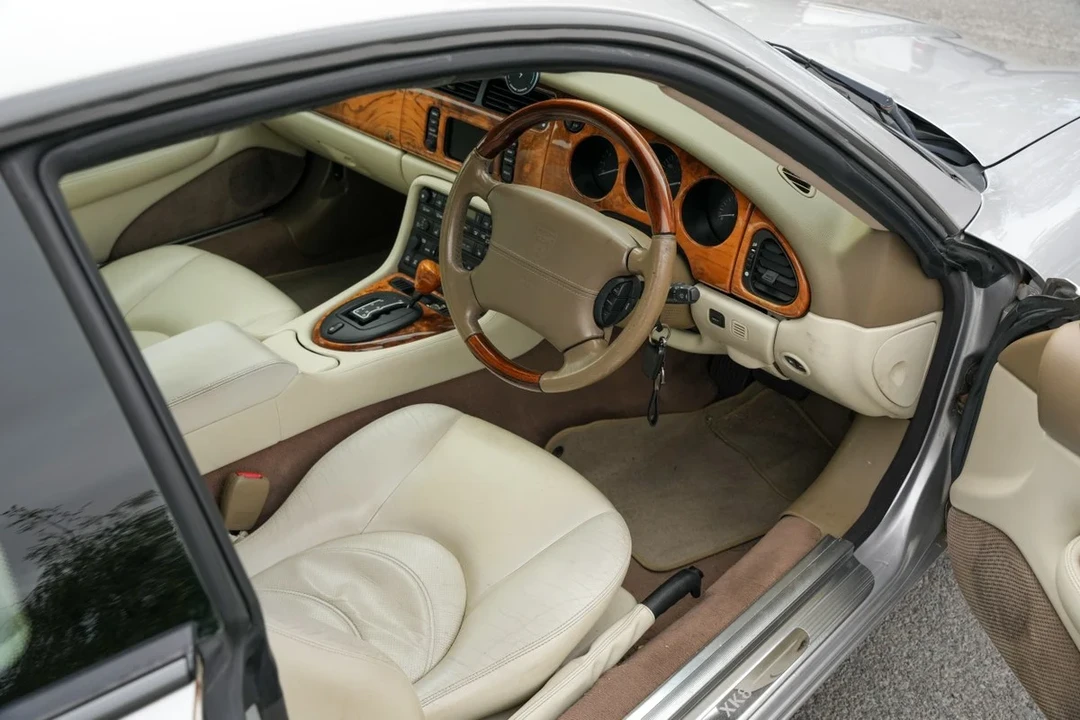 2003 Jaguar X100 XK8 - Image 7 of 30