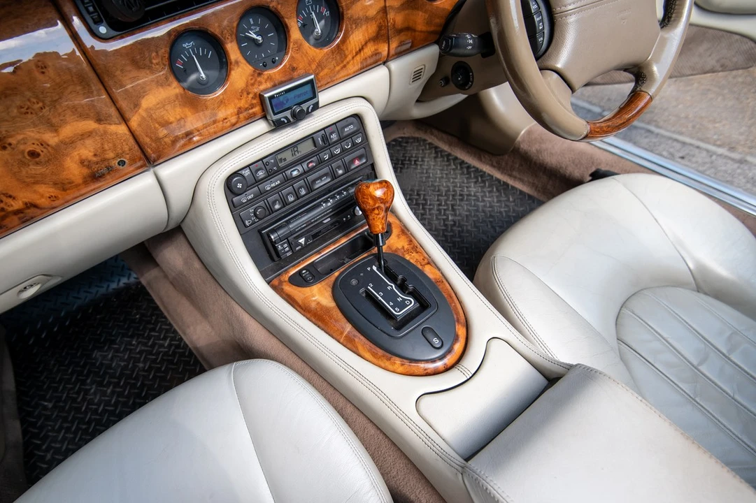 2003 Jaguar X100 XK8 - Image 5 of 30