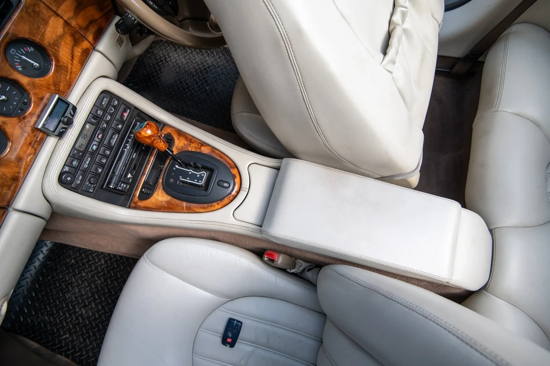 2003 Jaguar X100 XK8 - Image 25 of 30