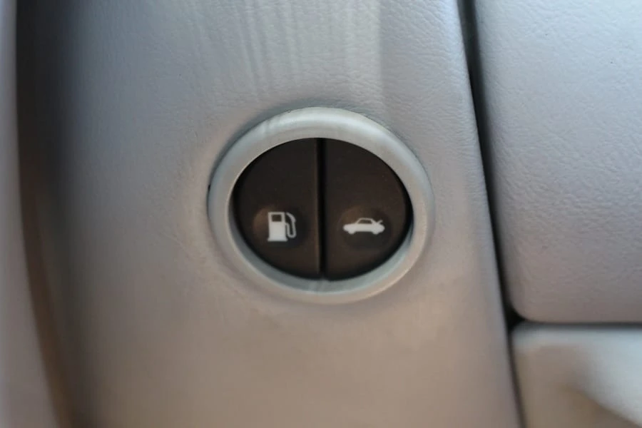 2003 Jaguar X100 XK8 - Image 24 of 31