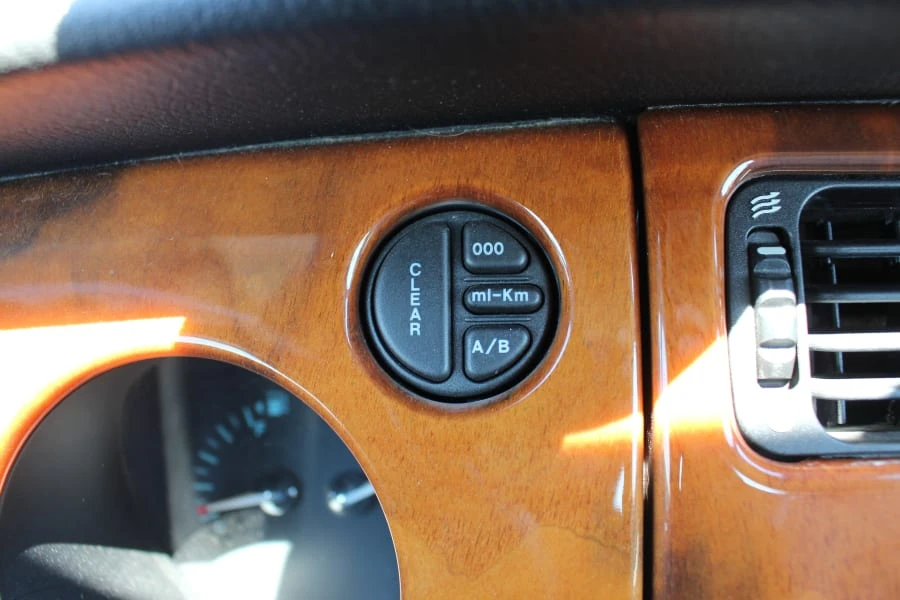 2003 Jaguar X100 XK8 - Image 27 of 31