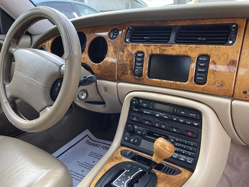 2003 Jaguar X100 XK8 - Image 4 of 9