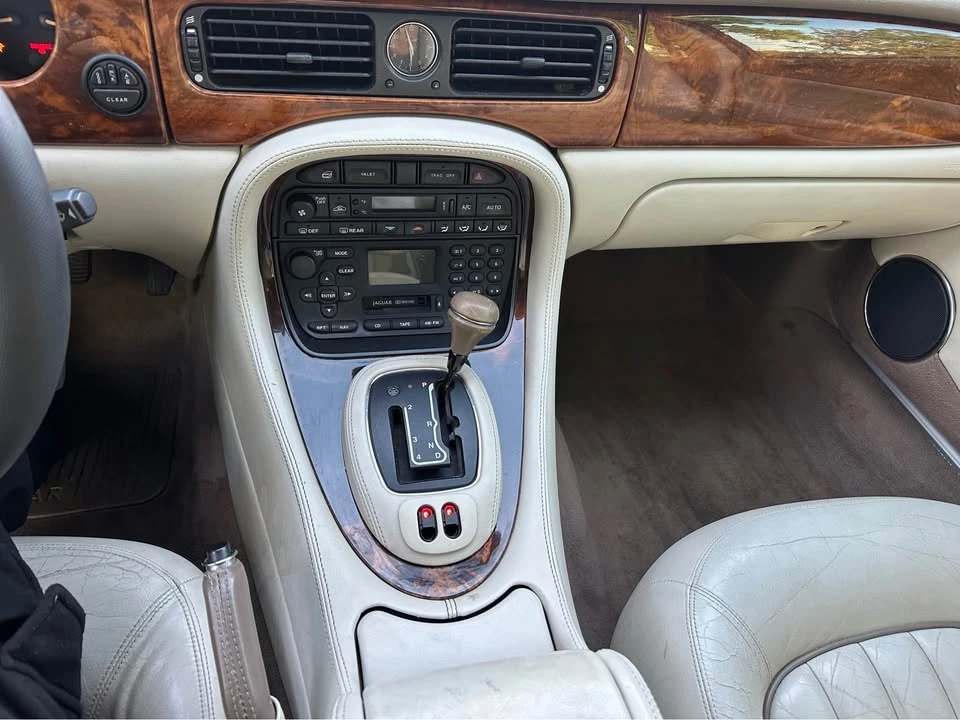 2003 Jaguar X308 XJ - Image 16 of 19