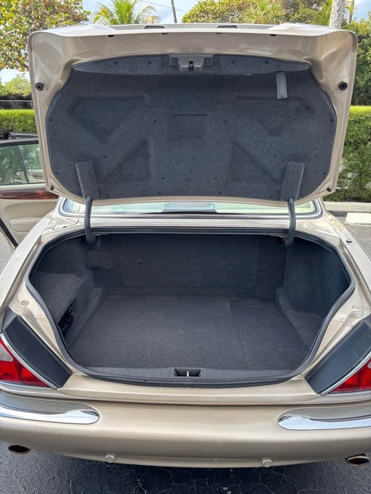 2003 Jaguar X308 XJ - Image 9 of 14