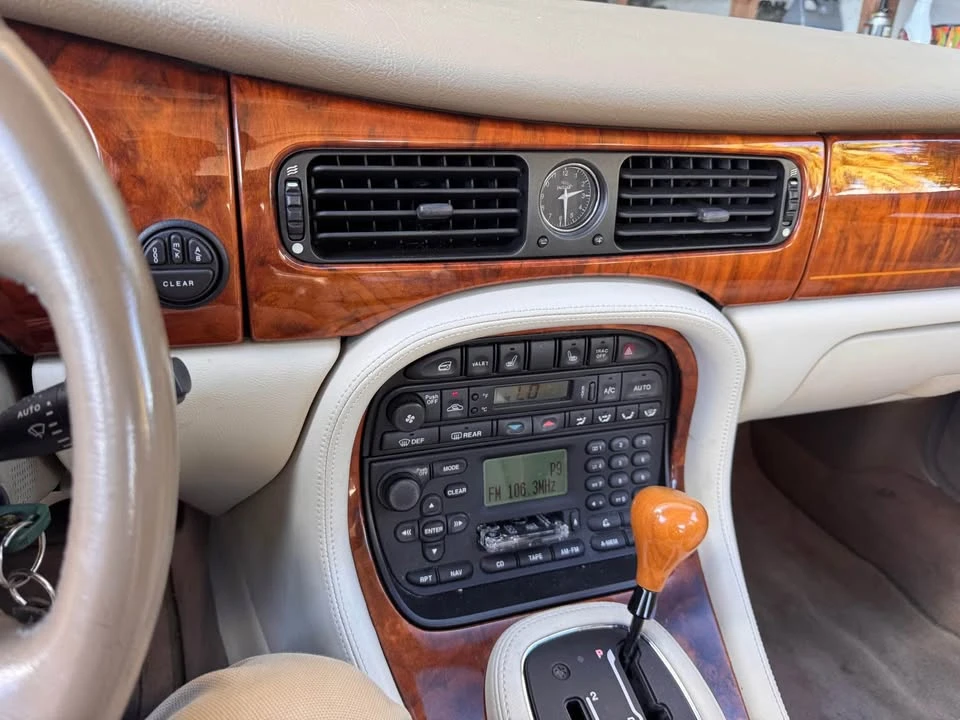 2003 Jaguar X308 XJ - Image 4 of 10