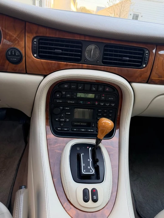 2003 Jaguar X308 XJ - Image 11 of 18