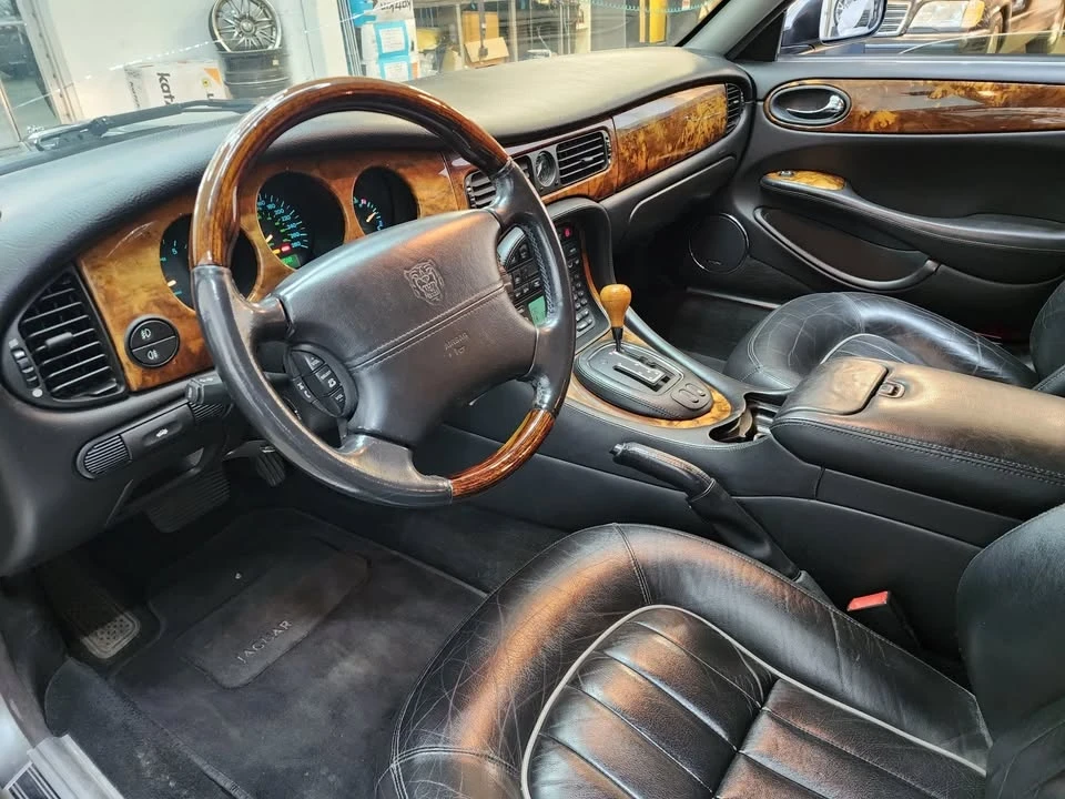 2003 Jaguar X308 XJ - Image 5 of 20