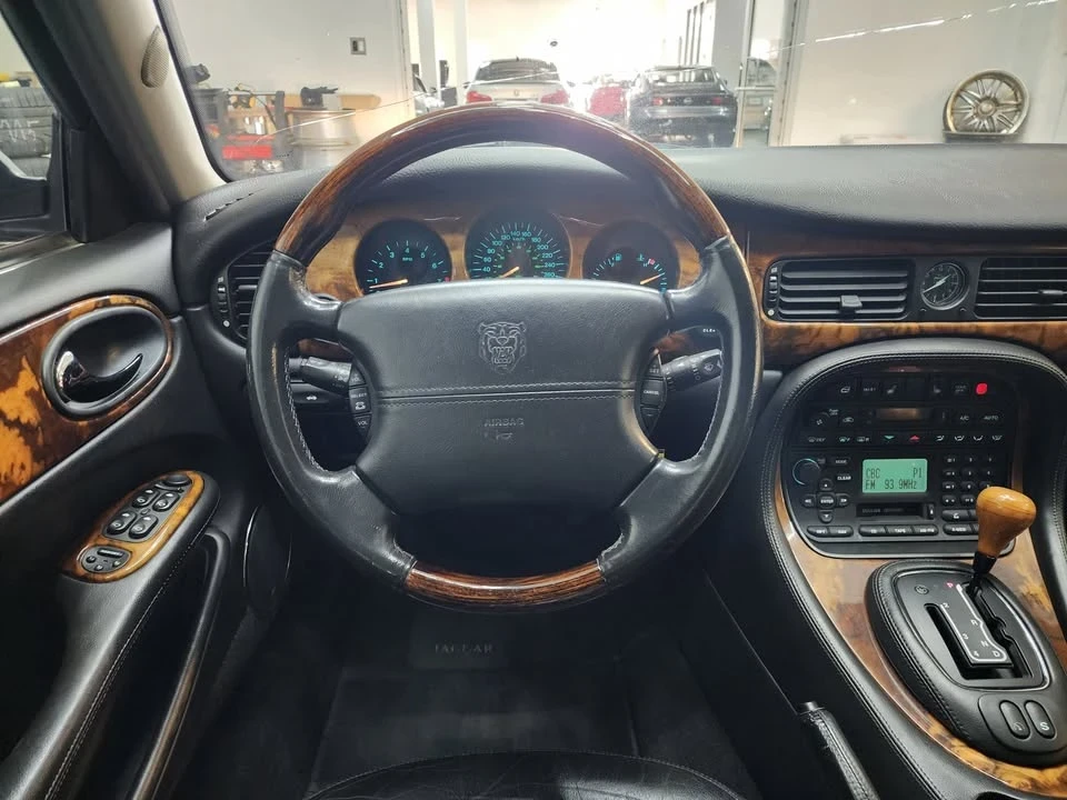 2003 Jaguar X308 XJ - Image 10 of 20