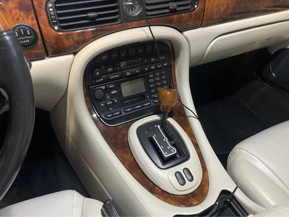 2003 Jaguar X308 XJR - Image 6 of 10