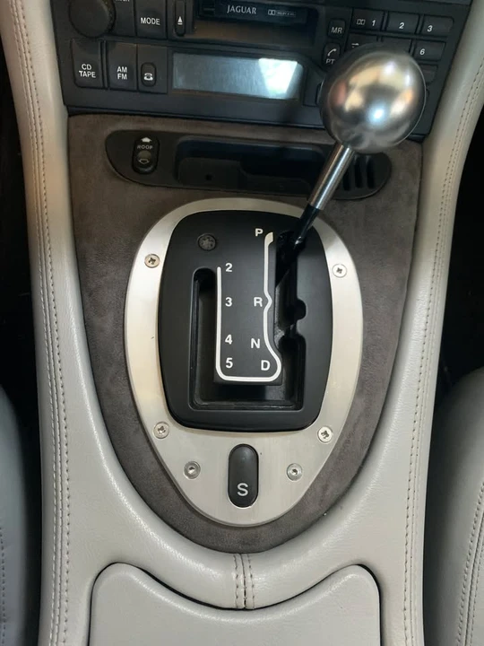 2003 Jaguar X100 XK8 - Image 6 of 11