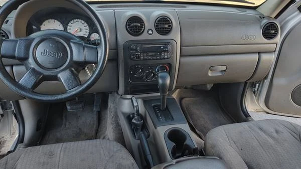 2003 Jeep KJ Liberty - Image 9 of 10