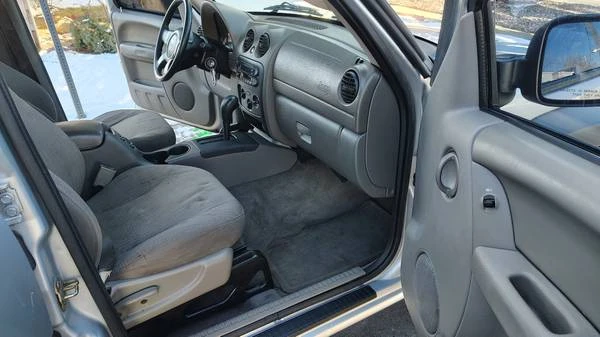 2003 Jeep KJ Liberty - Image 6 of 10