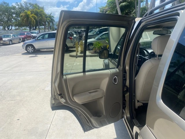 2003 Jeep KJ Liberty - Image 14 of 21