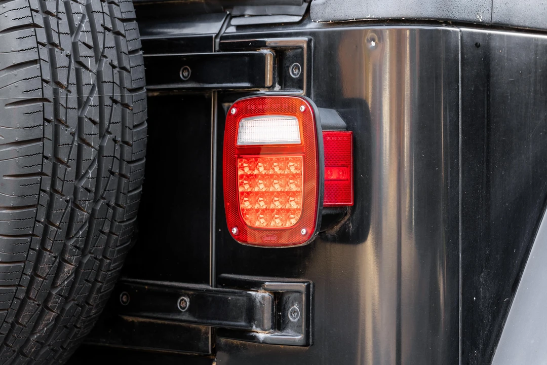 2003 Jeep TJ Wrangler - Image 19 of 31