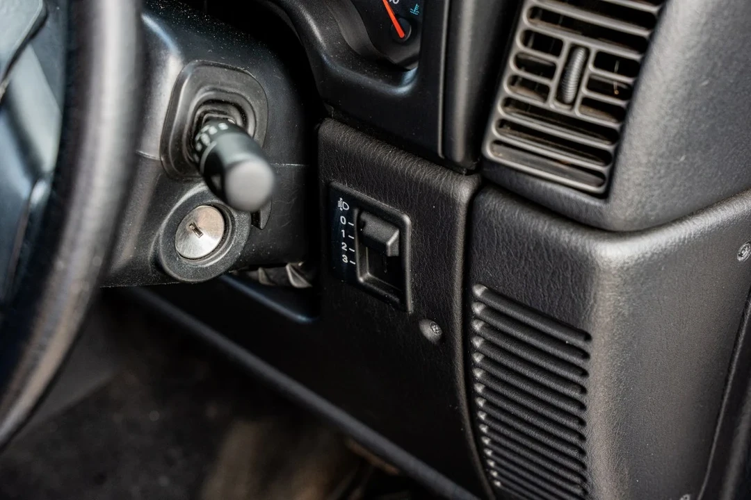 2003 Jeep TJ Wrangler - Image 23 of 30