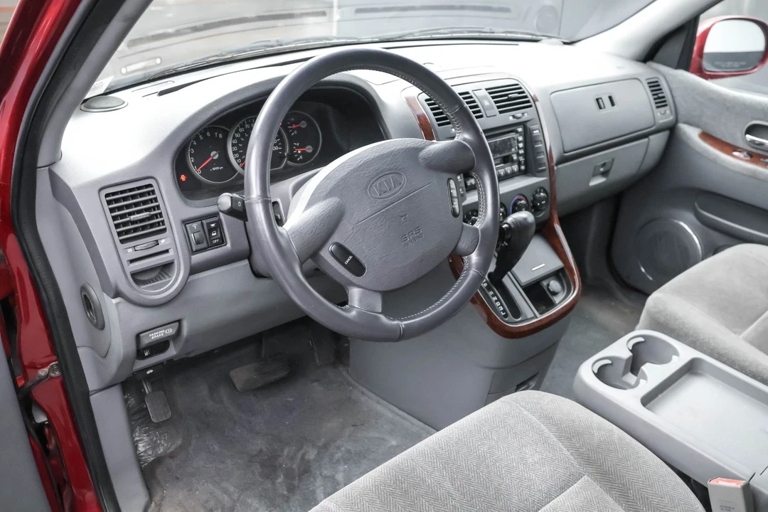 2003 Kia Carnival - Image 9 of 12