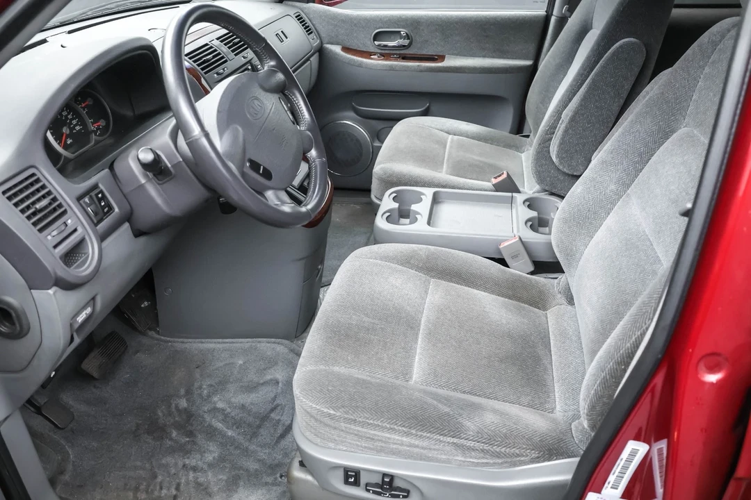 2003 Kia Carnival - Image 10 of 12