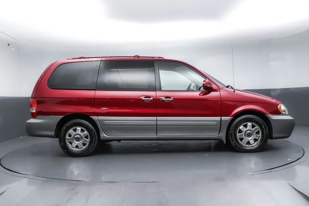 2003 Kia Carnival - Image 2 of 12