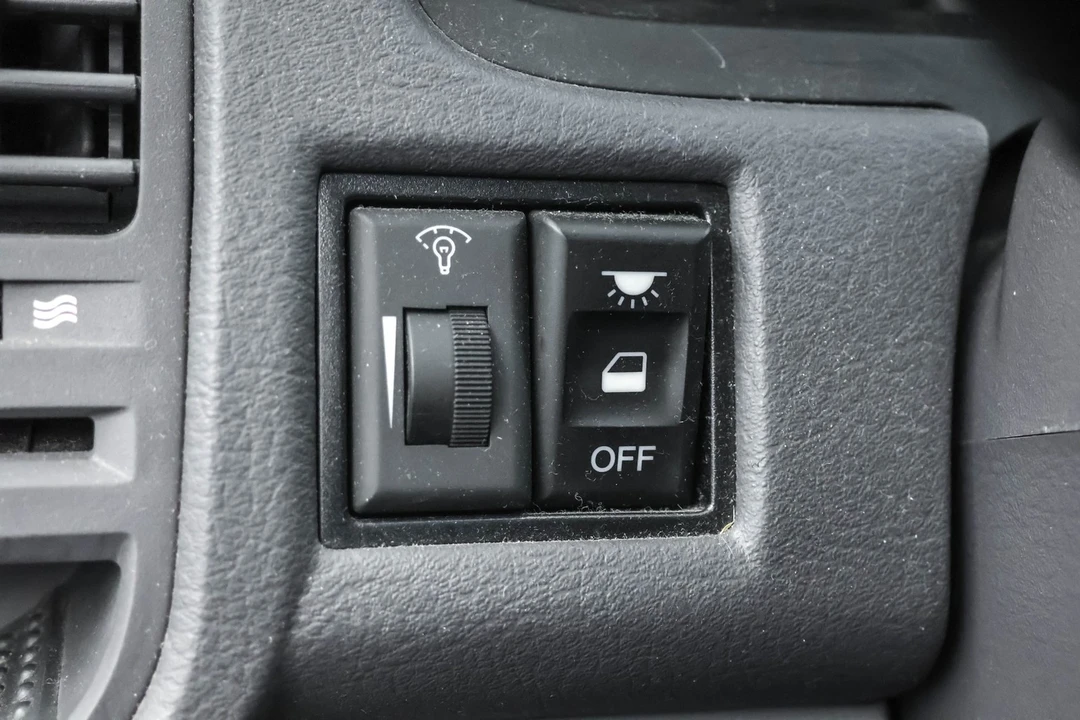 2003 Kia - Image 18 of 21