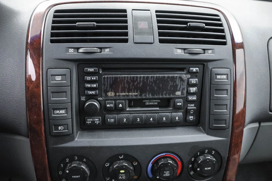 2003 Kia Carnival - Image 11 of 12