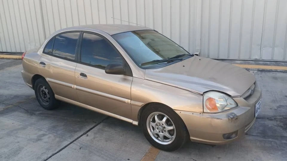 2003 Kia Rio - Image 4 of 6