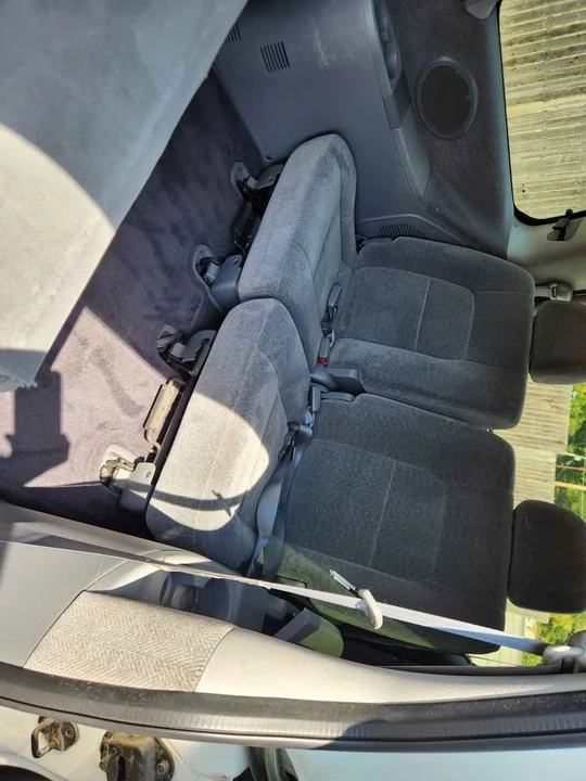 2003 Kia Carnival - Image 5 of 9