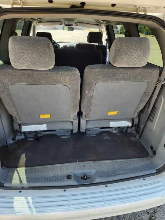 2003 Kia Carnival - Image 9 of 9