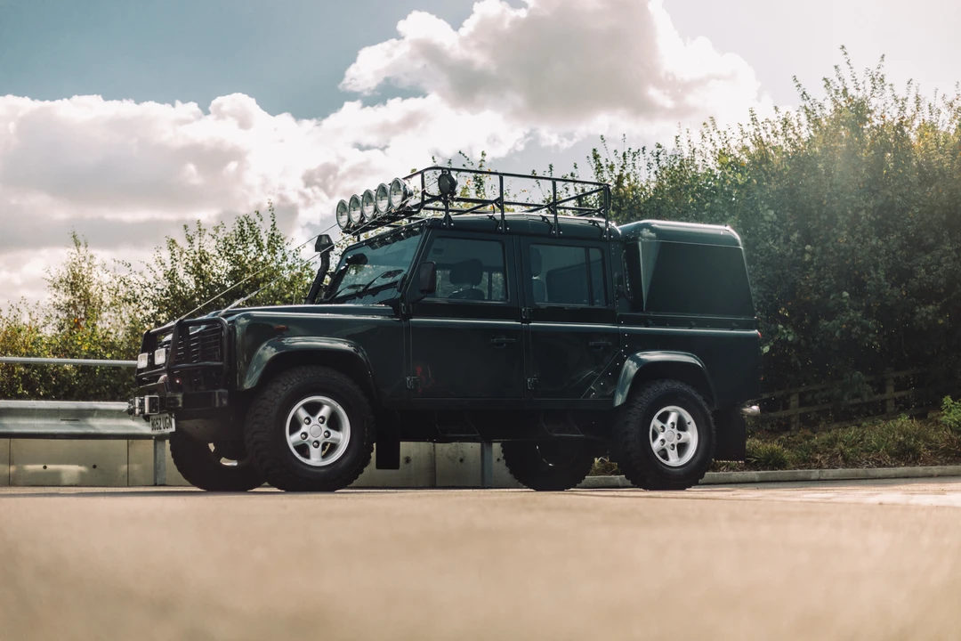 2003 Land Rover Defender 110 - Image 23 of 31
